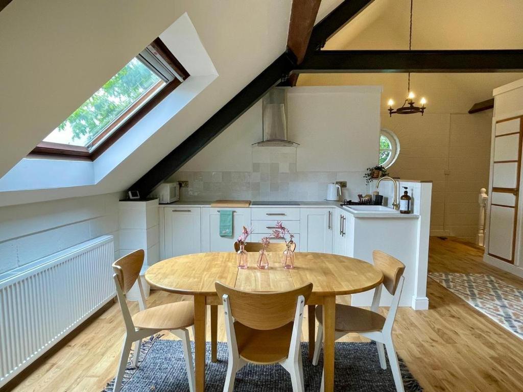Appartamento The Coach House Harthill Esterno foto